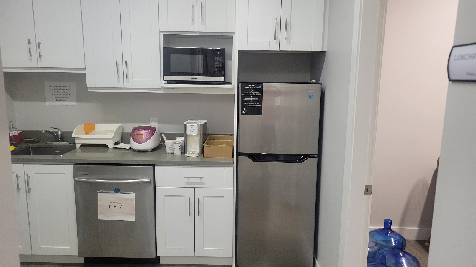 *Available Immediately* Port Coquitlam Fremont Village 오피스 공간 서브리스 