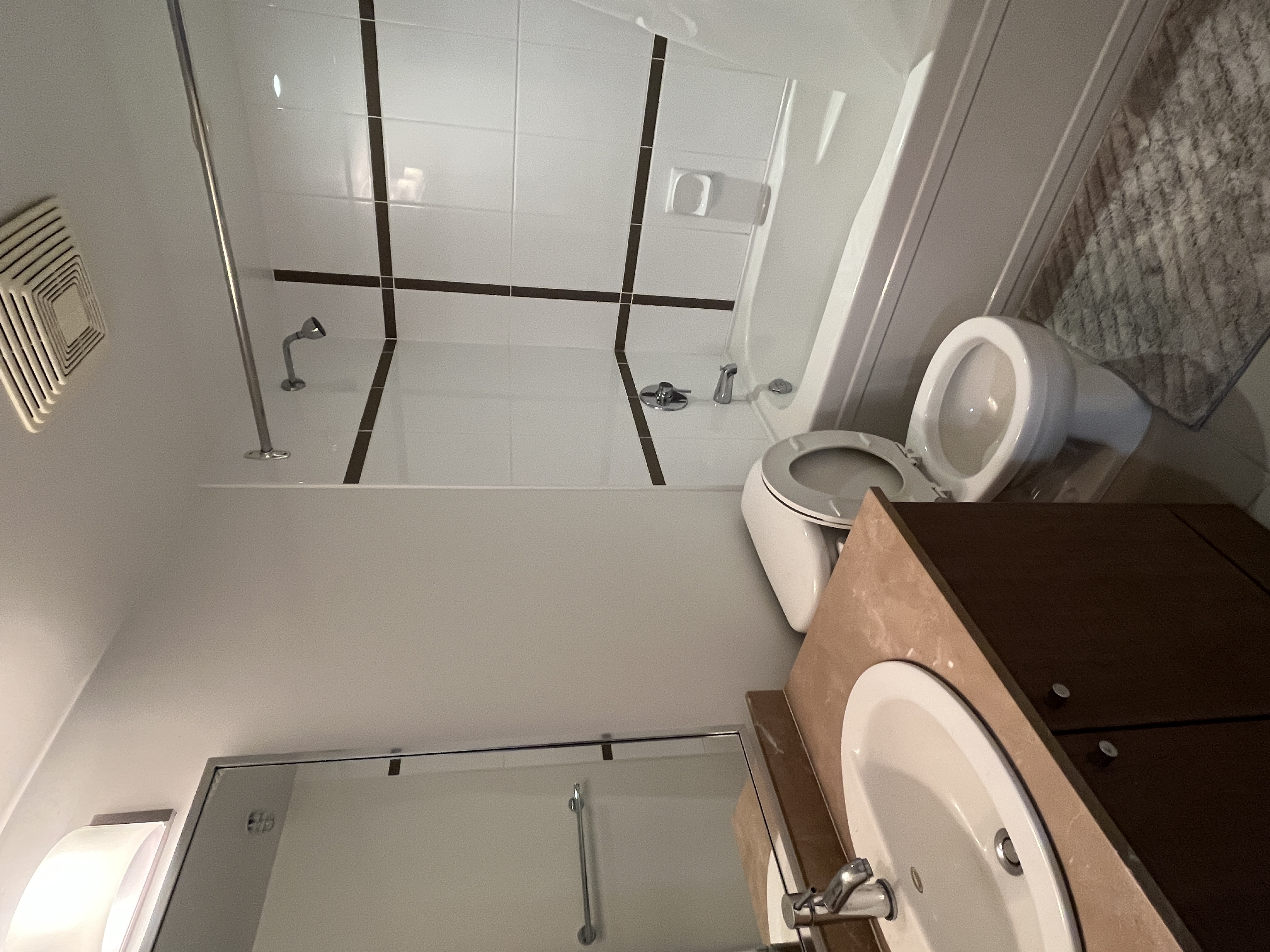 다운타운 610 Granville, 원베드룸유닛 $2400 6월1일입주